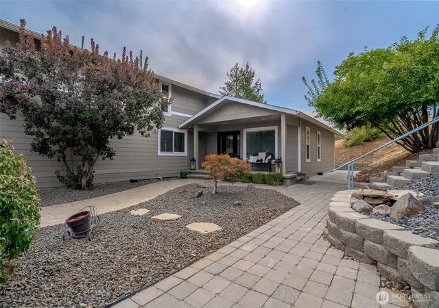 Photo 2 of Single family home for sale at 2121 Pleasant Hl Rd, Selah, WA 98942 | MLS# NWM2583194 | Listing updated on 2026-09-18
