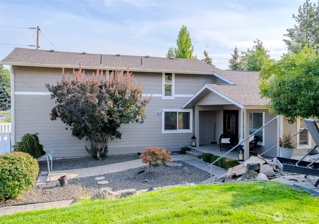 Photo 3 of Single family home for sale at 2121 Pleasant Hl Rd, Selah, WA 98942 | MLS# NWM2583194 | Listing updated on 2026-09-18