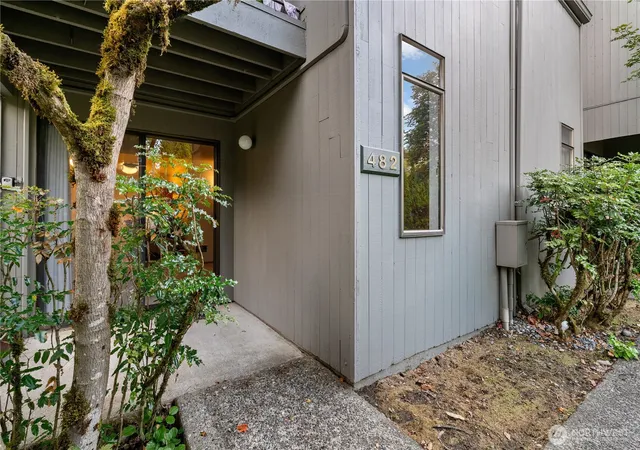 Photo 2 of Condo for sale at 6581 137th Place Ne #482, Redmond, WA 98052 | MLS# NWM2583274 | Listing updated on 2026-10-01