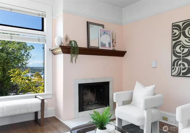 Photo 3 of Condo for sale at 904 E Miller St #4, Seattle, WA 98102 | MLS# NWM2583359 | Listing updated on 2026-09-24