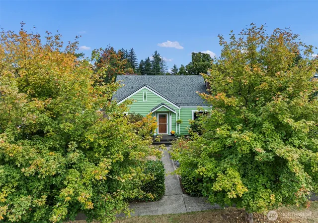 Photo 3 of Sale Pending at 422 Plymouth St NW, Olympia, WA 98502 | MLS# NWM2583478 | Listing updated on 2026-09-24
