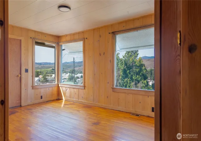 Photo 2 of Single family home for sale at 121 Southwest St, Tonasket, WA 98855 | MLS# NWM2583616 | Listing updated on 2026-09-18
