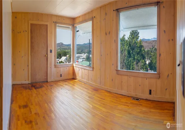 Photo 3 of Single family home for sale at 121 Southwest St, Tonasket, WA 98855 | MLS# NWM2583616 | Listing updated on 2026-09-18