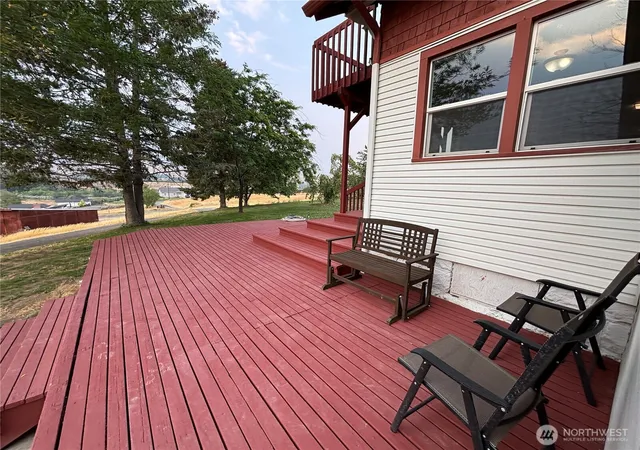 Photo 2 of Single family home for sale at 1701 Reservoir Loop Rd, Selah, WA 98942 | MLS# NWM2583660 | Listing updated on 2026-10-02