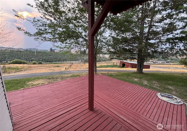 Photo 3 of Single family home for sale at 1701 Reservoir Loop Rd, Selah, WA 98942 | MLS# NWM2583660 | Listing updated on 2026-10-02