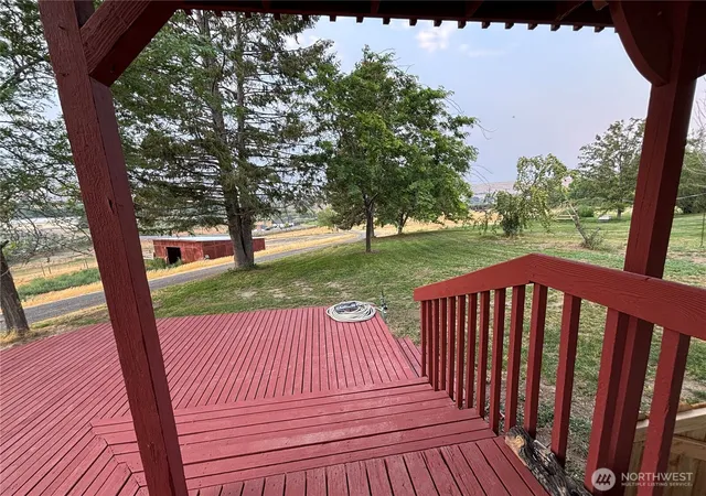 Photo 3 of Single family home for sale at 1701 Reservoir Loop Rd, Selah, WA 98942 | MLS# NWM2583660 | Listing updated on 2026-10-02