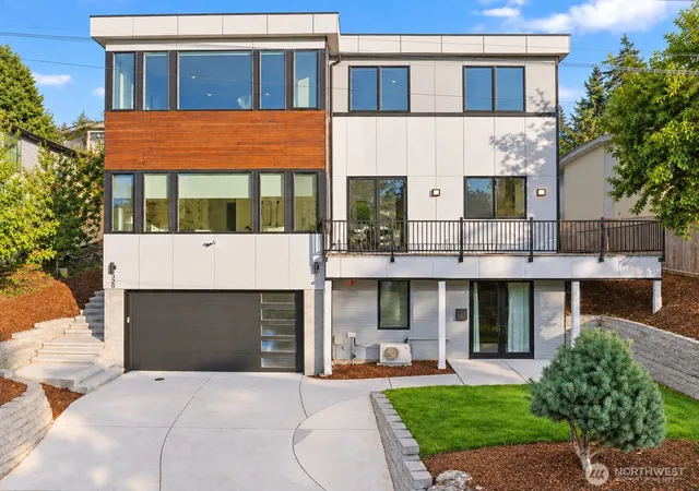 Photo 2 of Single family home for sale at 328 Slater St S, Kirkland, WA 98033 | MLS# NWM2583745 | Listing updated on 2026-09-30