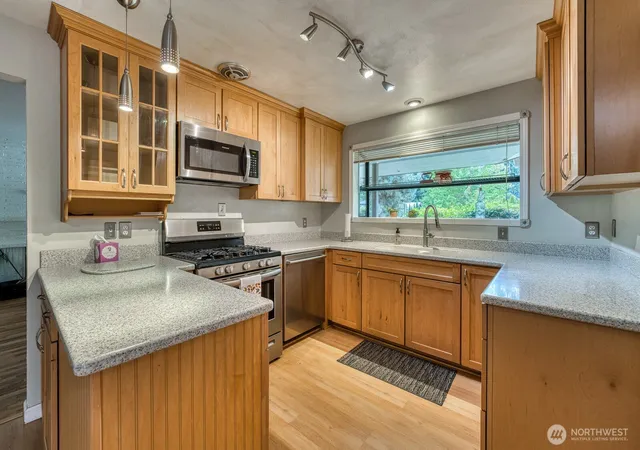 Photo 4 of Single family home for sale at 3119 Crystal Springs Rd W, University Place, WA 98466 | MLS# NWM2583749 | Listing updated on 2026-09-22