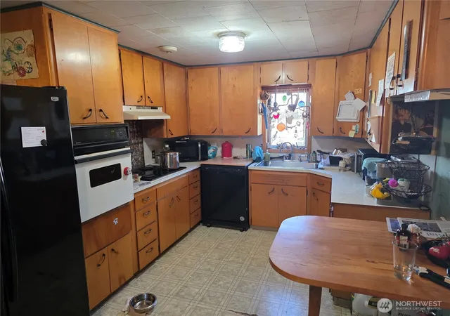Photo 3 of Sale Pending at 1765 Stewart St, Shelton, WA 98584 | MLS# NWM2583763 | Listing updated on 2026-09-30