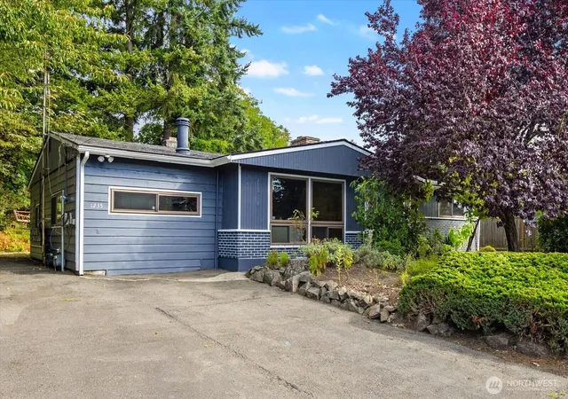 Photo 4 of Single family home for sale at 1235 8th Avenue S, Edmonds, WA 98020 | MLS# NWM2583783 | Listing updated on 2026-10-09