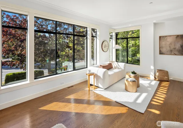 Photo 4 of Sale Pending at 1826 Market St, Kirkland, WA 98033 | MLS# NWM2583965 | Listing updated on 2026-09-28