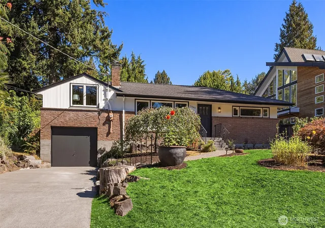 Photo 2 of Sale Pending at 11040 Alton Ave Ne, Seattle, WA 98125 | MLS# NWM2584005 | Listing updated on 2026-09-26