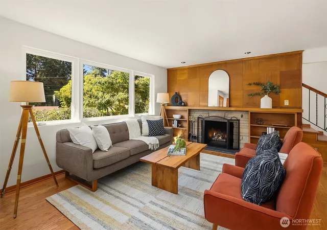 Photo 3 of Sale Pending at 11040 Alton Ave NE, Seattle, WA 98125 | MLS# NWM2584005 | Listing updated on 2026-09-26