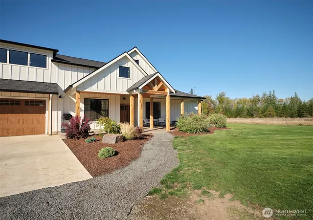 Photo 3 of Single family home for sale at 422 Park Rd, Winlock, WA 98596 | MLS# NWM2584075 | Listing updated on 2026-09-23