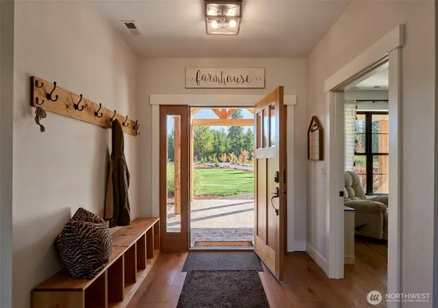 Photo 4 of Single family home for sale at 422 Park Rd, Winlock, WA 98596 | MLS# NWM2584075 | Listing updated on 2026-09-23