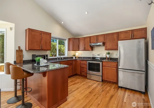 Photo 4 of Single family home for sale at 1833 N Defiance St, Tacoma, WA 98406 | MLS# NWM2584468 | Listing updated on 2026-09-22