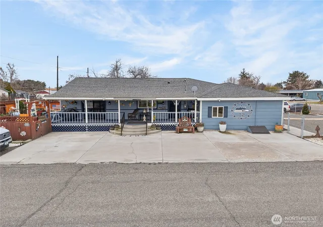 Photo 2 of Single family home for sale at 232 6th Avenue, Mabton, WA 98935 | MLS# NWM2584489 | Listing updated on 2026-09-18