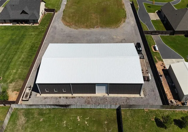 Photo 4 of Single family home for sale at 24174 E 998 Th Rd, Weatherford, OK 73096 | MLS# 1193008 | Listing updated on 2026-09-30