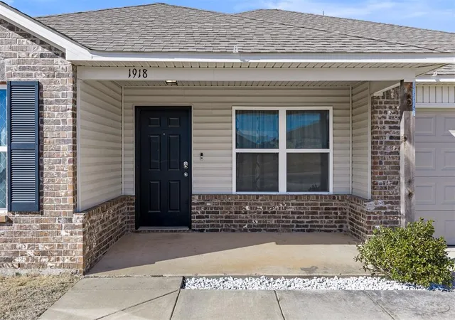 Photo 2 of Sale Pending at 1918 Oak Tree, Shawnee, OK 74804 | MLS# 1214185 | Listing updated on 2026-09-17