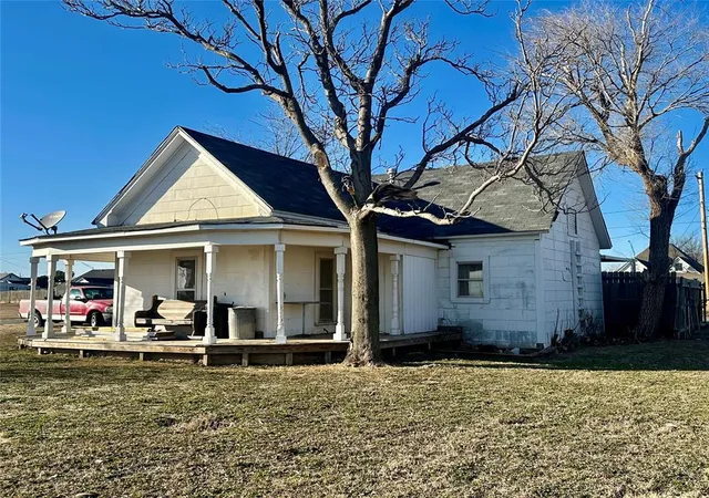 Photo 2 of Single family home for sale at 100 Chickasaw Ave, Duke, OK 73532 | MLS# 1225162 | Listing updated on 2026-09-18