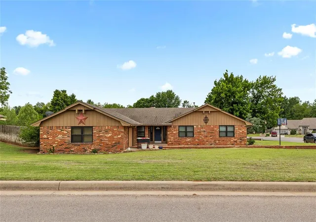 Photo 2 of Single family home for sale at 1440 Timber Crk, Weatherford, OK 73096 | MLS# 1225196 | Listing updated on 2026-09-30