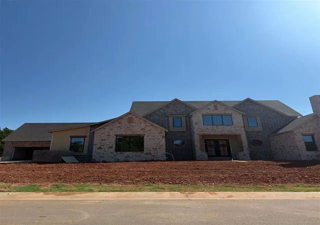 Photo 3 of Single family home for sale at 10000 Autumn Crk Ln, Oklahoma City, OK 73151 | MLS# 1226850 | Listing updated on 2026-09-16