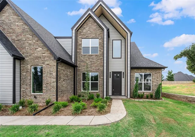 Photo 2 of Single family home for sale at 4548 Maple Ridge Dr, Edmond, OK 73034 | MLS# 1227767 | Listing updated on 2026-09-17
