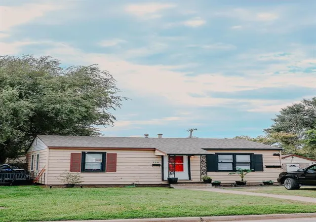 Listing Photo 4 - Condo for sale in building located at 938 SW 58th St, Oklahoma City, OK 73109 - Unit #Address : 938 1/2 (rear)