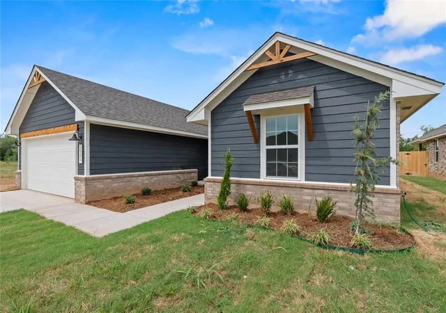 Photo 4 of Single family home for sale at 1905 Long Cvs Ave, Yukon, OK 73099 | MLS# 1231874 | Listing updated on 2026-10-05