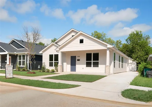Photo 3 of Single family home for sale at 2122 Sherman Ave, Oklahoma City, OK 73111 | MLS# 1233004 | Listing updated on 2026-09-16