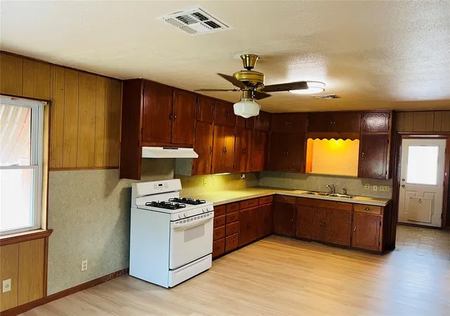 Photo 3 of Single family home for sale at 211 N Park Rd, Hobart, OK 73651 | MLS# 1233271 | Listing updated on 2026-09-16