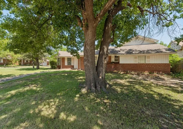 Photo 3 of Single family home for sale at 2233 Nw 57th Street, Oklahoma City, OK 73112 | MLS# 1234102 | Listing updated on 2026-09-17
