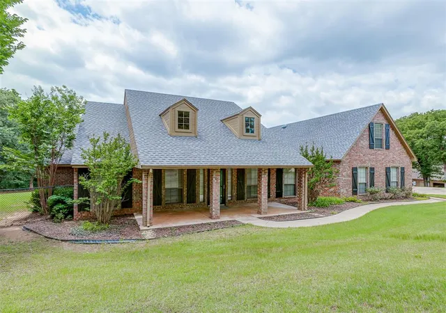 Photo 1 of Single family home for sale at 10461 Ridgeview Dr, Edmond, OK 73034 | MLS# 1234373 | Listing updated on 2026-09-17