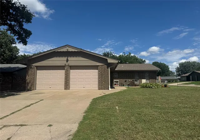 Photo 1 of Single family home for sale at 817 Glenwood Dr, Yukon, OK 73099 | MLS# 1234492 | Listing updated on 2026-10-18