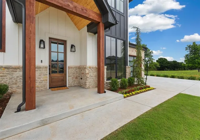 Photo 3 of Single family home for sale at 2009 Colonial Way, Edmond, OK 73025 | MLS# 1237768 | Listing updated on 2026-09-17