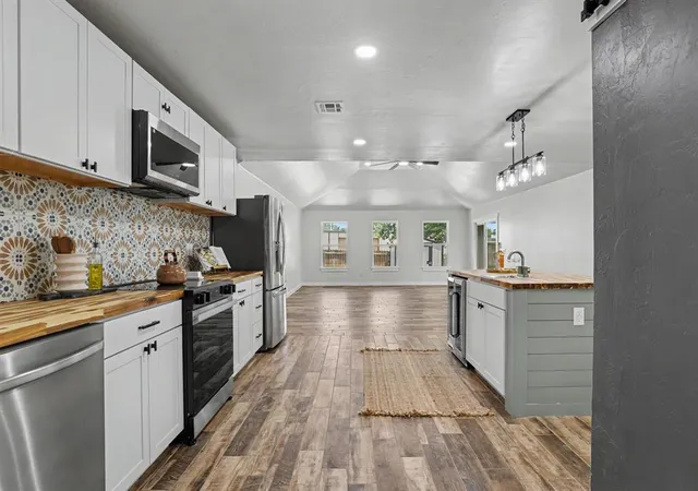 Photo 3 of Sale Pending at 106 Briarwood St, Moore, OK 73160 | MLS# 1237888 | Listing updated on 2026-09-17