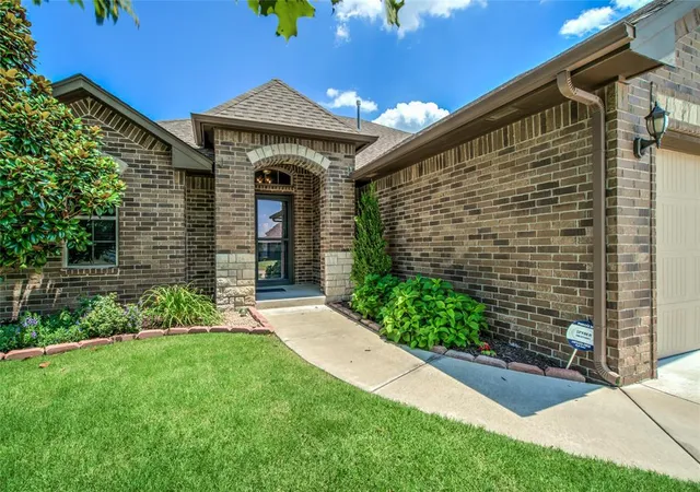 Photo 3 of Single family home for sale at 7204 Stinchcomb Dr, Oklahoma City, OK 73132 | MLS# 1238054 | Listing updated on 2026-09-16