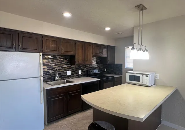 Photo 3 of Condo for sale at 14405 N Pennsylvania Ave #6 Q, Oklahoma City, OK 73134 | MLS# 1240824 | Listing updated on 2026-10-23