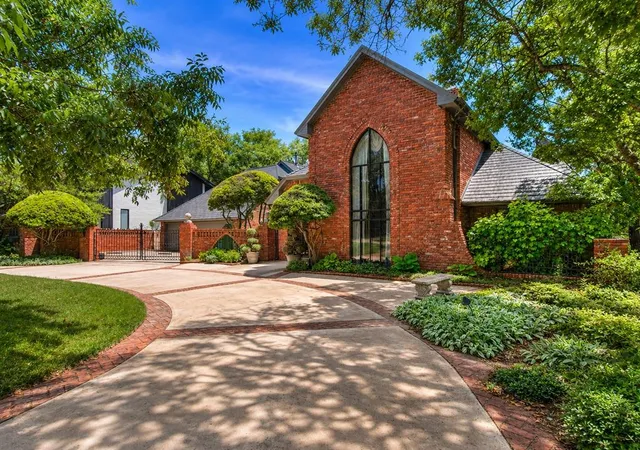 Photo 3 of Sale Pending at 2006 Morning Dew Trl, Norman, OK 73072 | MLS# 1241393 | Listing updated on 2026-09-17