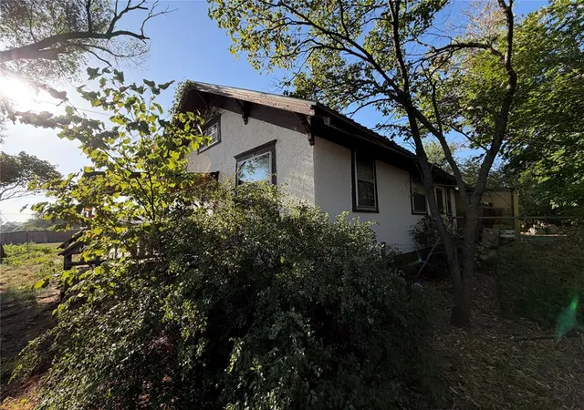Photo 4 of Single family home for sale at 104 W Johnny Bench St, Binger, OK 73009 | MLS# 1241735 | Listing updated on 2026-09-17