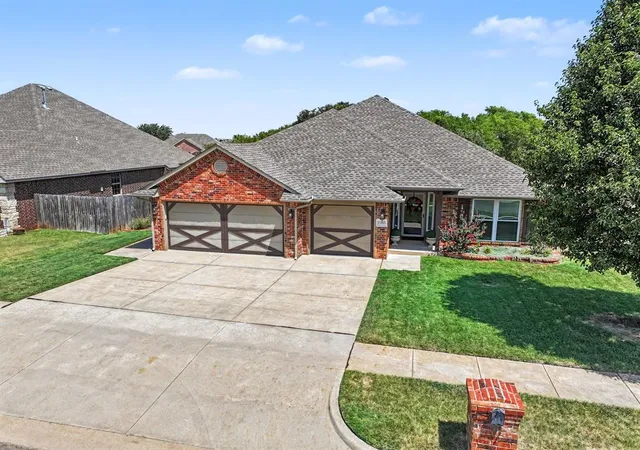 Photo 2 of Single family home for sale at 11305 Nw 105th Street, Yukon, OK 73099 | MLS# 1242449 | Listing updated on 2026-09-17