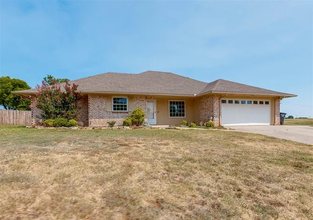 Photo 2 of Single family home for sale at 1520 Winding Crk Rd, Moore, OK 73160 | MLS# 1242732 | Listing updated on 2026-09-17