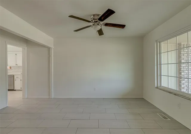 Photo 4 of Single family home for sale at 1520 Winding Crk Rd, Moore, OK 73160 | MLS# 1242732 | Listing updated on 2026-09-17