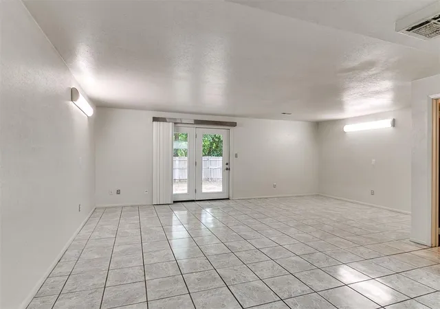 Listing Photo 5 - Condo for sale in building located at 5628 N Meridian Ave, Oklahoma City, OK 73112