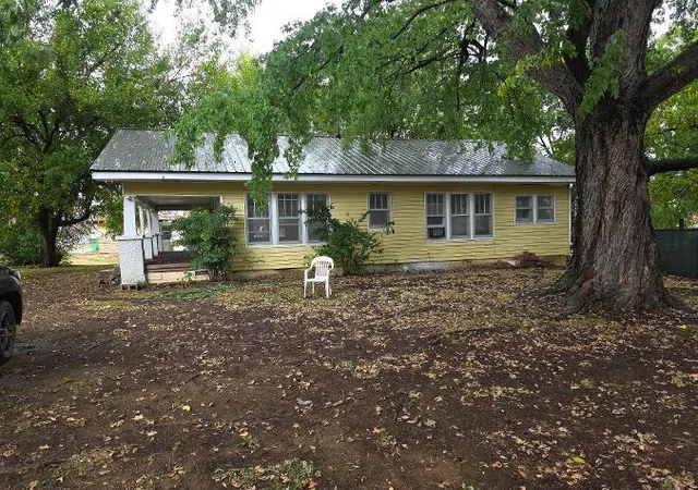Photo 2 of Single family home for sale at 128 S 4th Street, Okemah, OK 74859 | MLS# 1243484 | Listing updated on 2026-09-29
