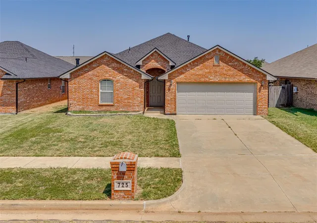 Photo 2 of Single family home for sale at 725 Nw 121st Terrace, Oklahoma City, OK 73114 | MLS# 1243522 | Listing updated on 2026-09-17