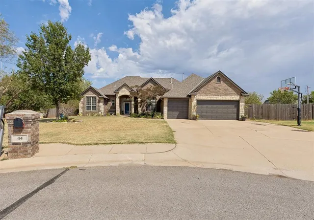 Photo 2 of Single family home for sale at 44 Nw Cypress St, Piedmont, OK 73078 | MLS# 1245238 | Listing updated on 2026-09-17