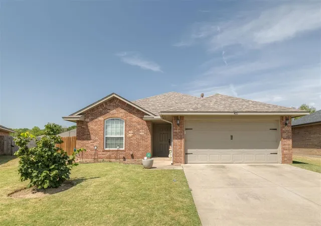 Photo 2 of Sale Pending at 421 Hidden Crk Way, Oklahoma City, OK 73117 | MLS# 1245380 | Listing updated on 2026-09-16
