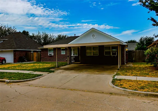 Photo 3 of Single family home for sale at 916 N Windermere Dr, Oklahoma City, OK 73160 | MLS# 1246239 | Listing updated on 2026-09-17
