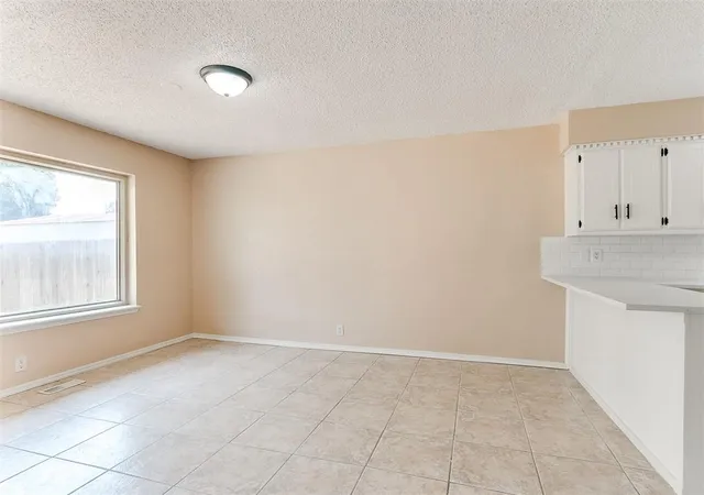 Photo 4 of Sale Pending at 1016 S Neptune Rd, Edmond, OK 73003 | MLS# 1246873 | Listing updated on 2026-09-18